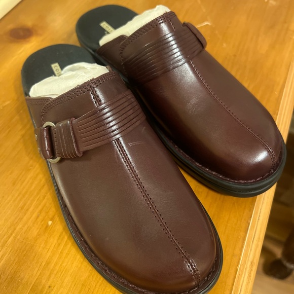 Brand new Clarks Women's Clogs 👠. - Picture 9 of 10